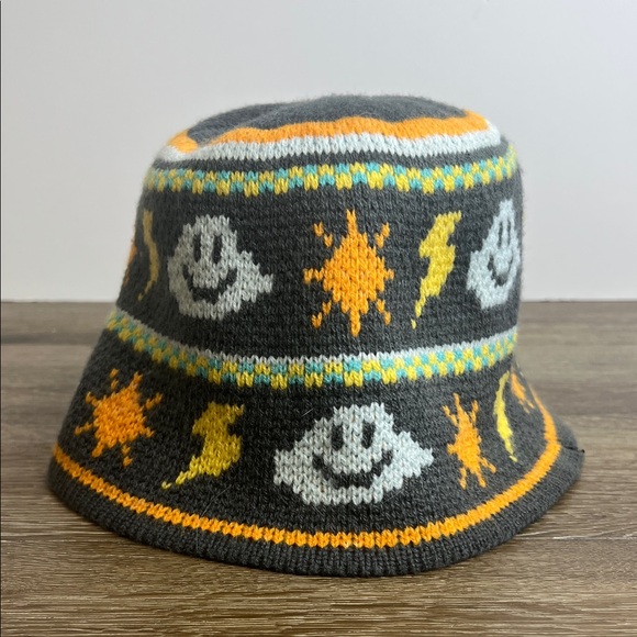 Urban Outfitters Accessories - ✨ Urban Outfitters Novelty Knitted Graphic Bucket Hat ✨